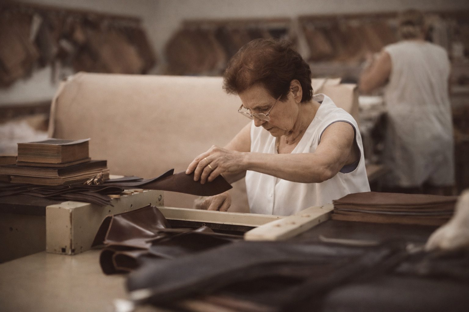 Leather cutter crafting italian leather patterns