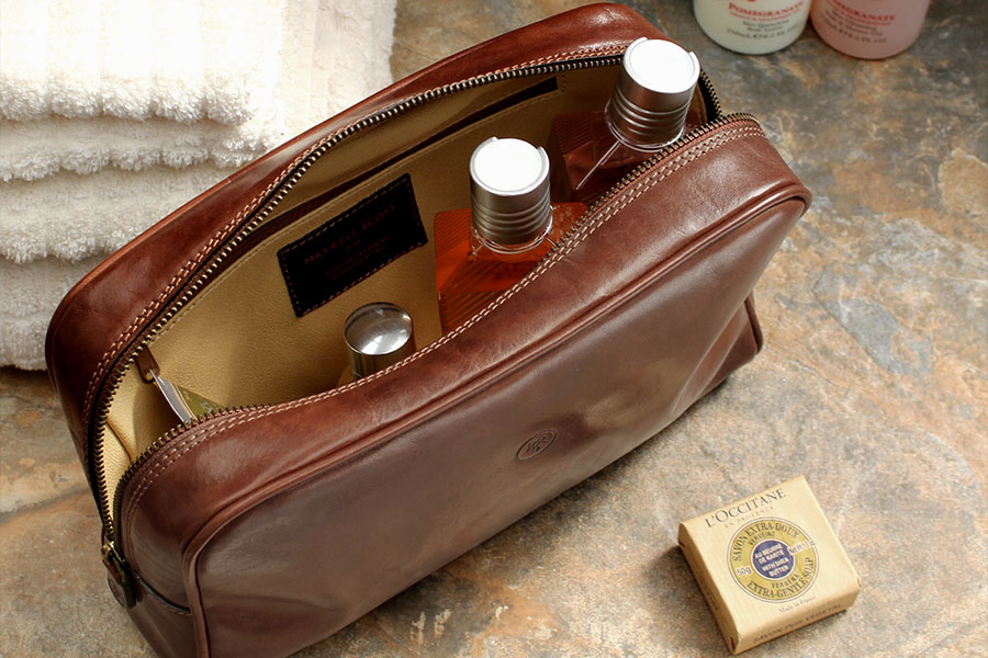 Raffaelle Washbag in Tan opened