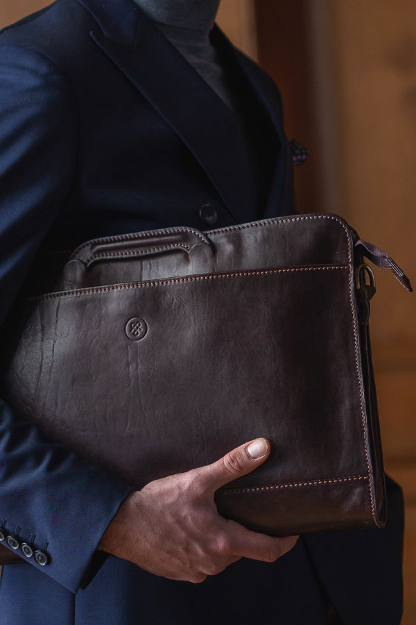 Man holding Barolo in Chocolate Brown
