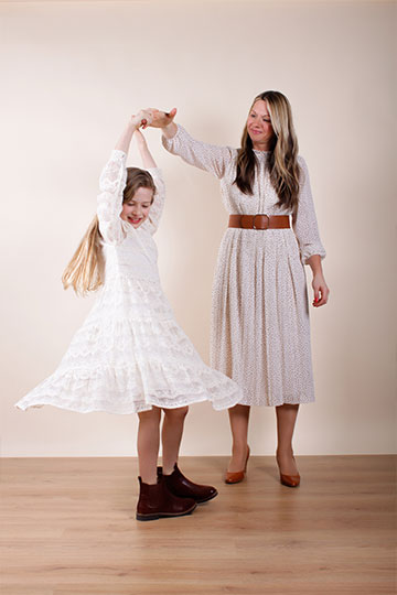 how to raise independent daughters