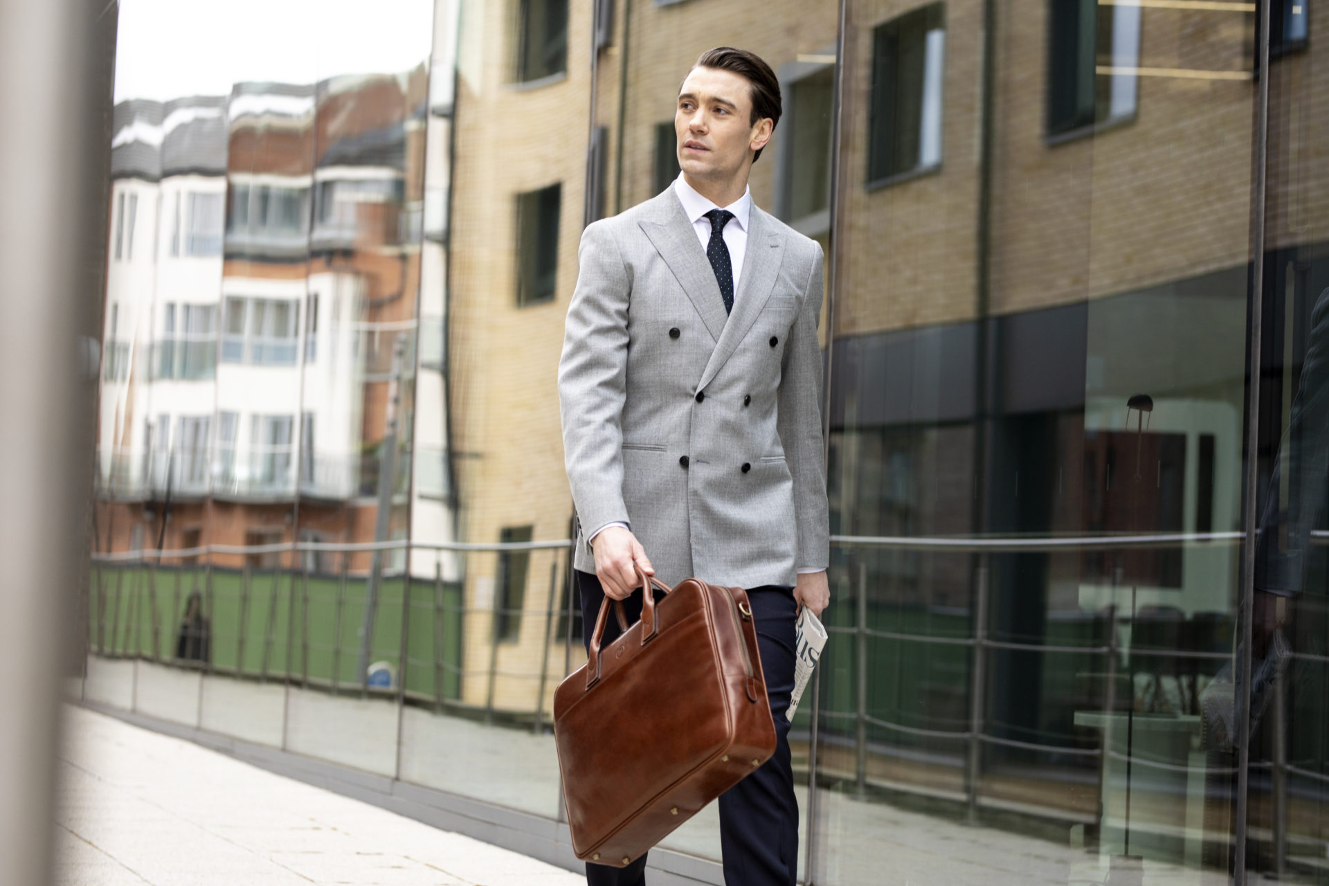 Men’s leather briefcase with structured silhouette
