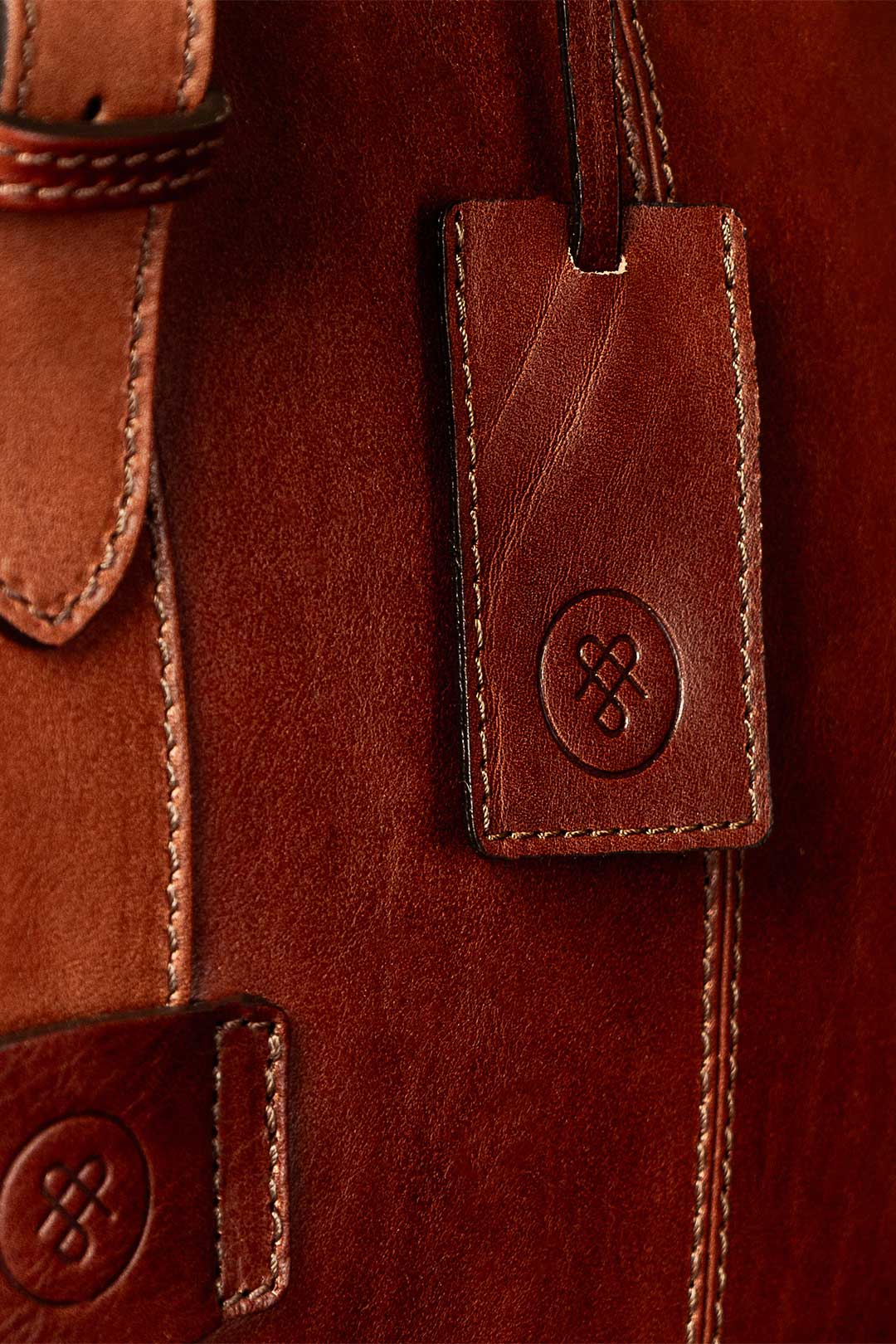 Luxury leather luggage tag