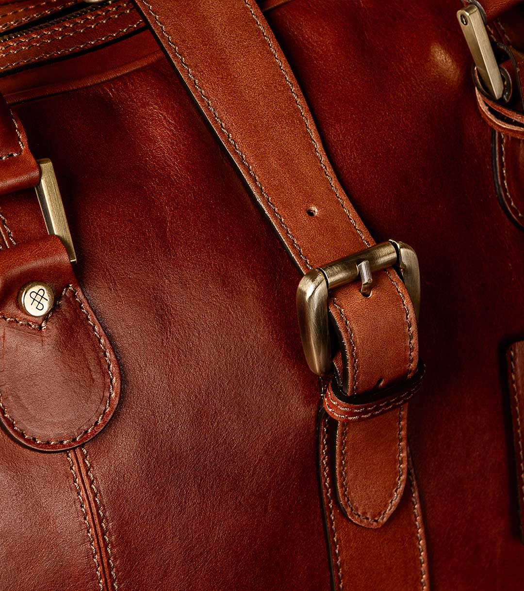 buckle on front of leather luggage holdalls