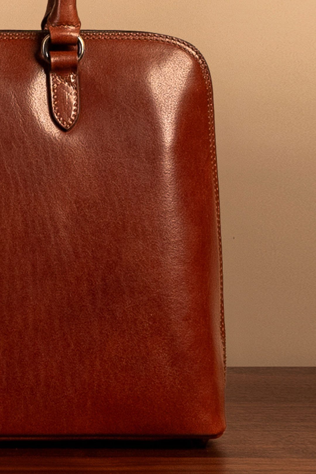 premium womens italian leather laptop shoulder bag in tan