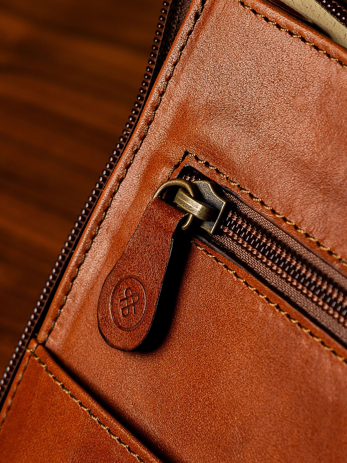 zip from mens conference folder made in italy