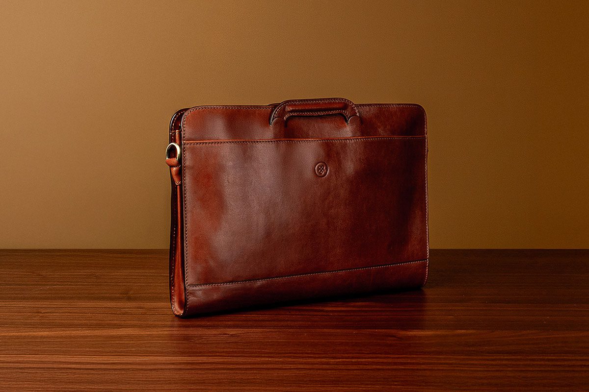 Barolo document case in brown leather with pullout handles
