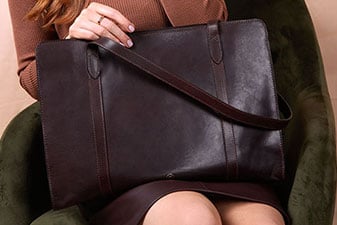 melhor bolsa de negócios de couro feminina