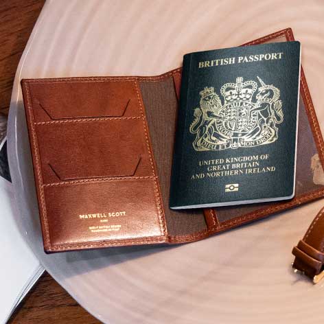 porta-passaporte com bloqueio de RFID em couro